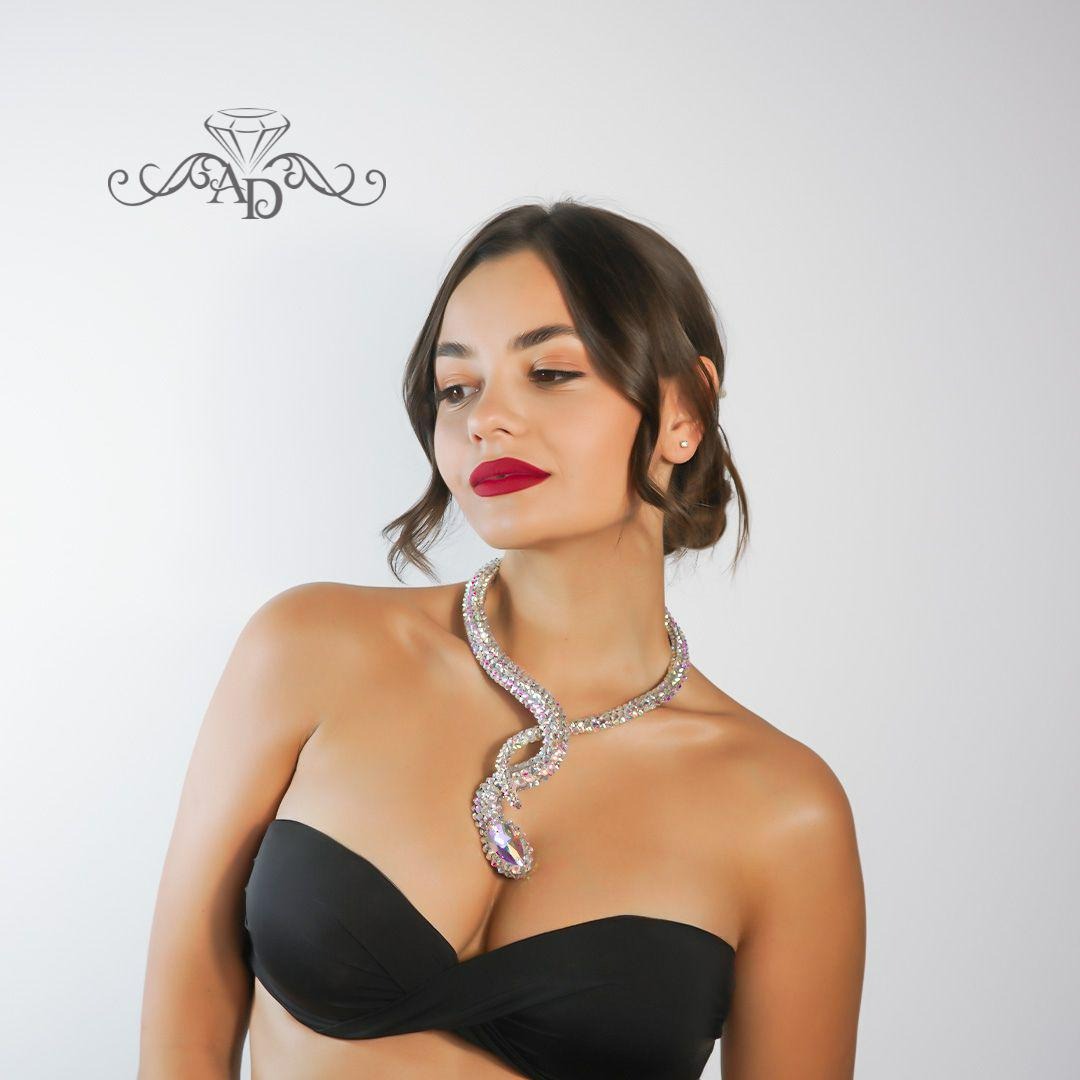 Luxirious Rhinestone Snake Neckalce