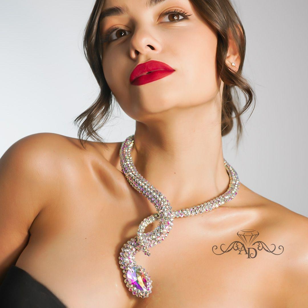 Luxirious Rhinestone Snake Neckalce