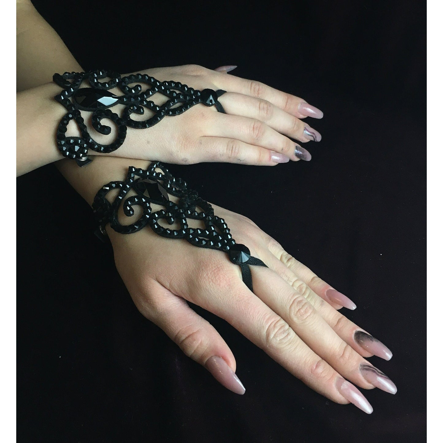 Crystal Finger Hand Bracelet - Lea Black