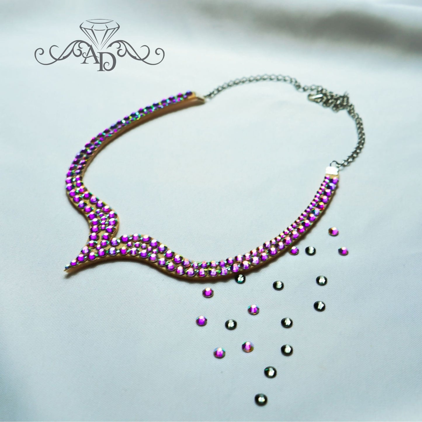 Lightweight Crystal Collar - Evi