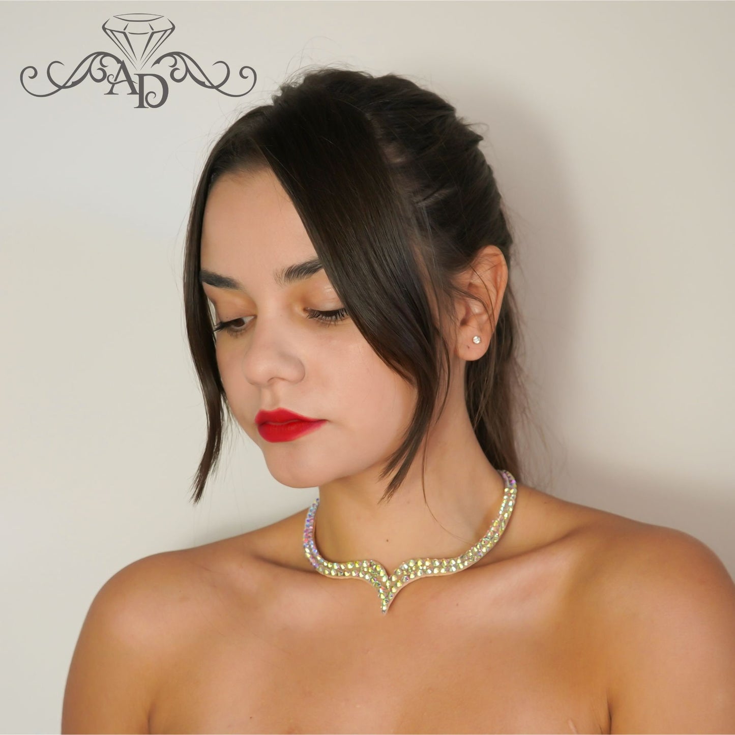 Lightweight Crystal Collar - Evi