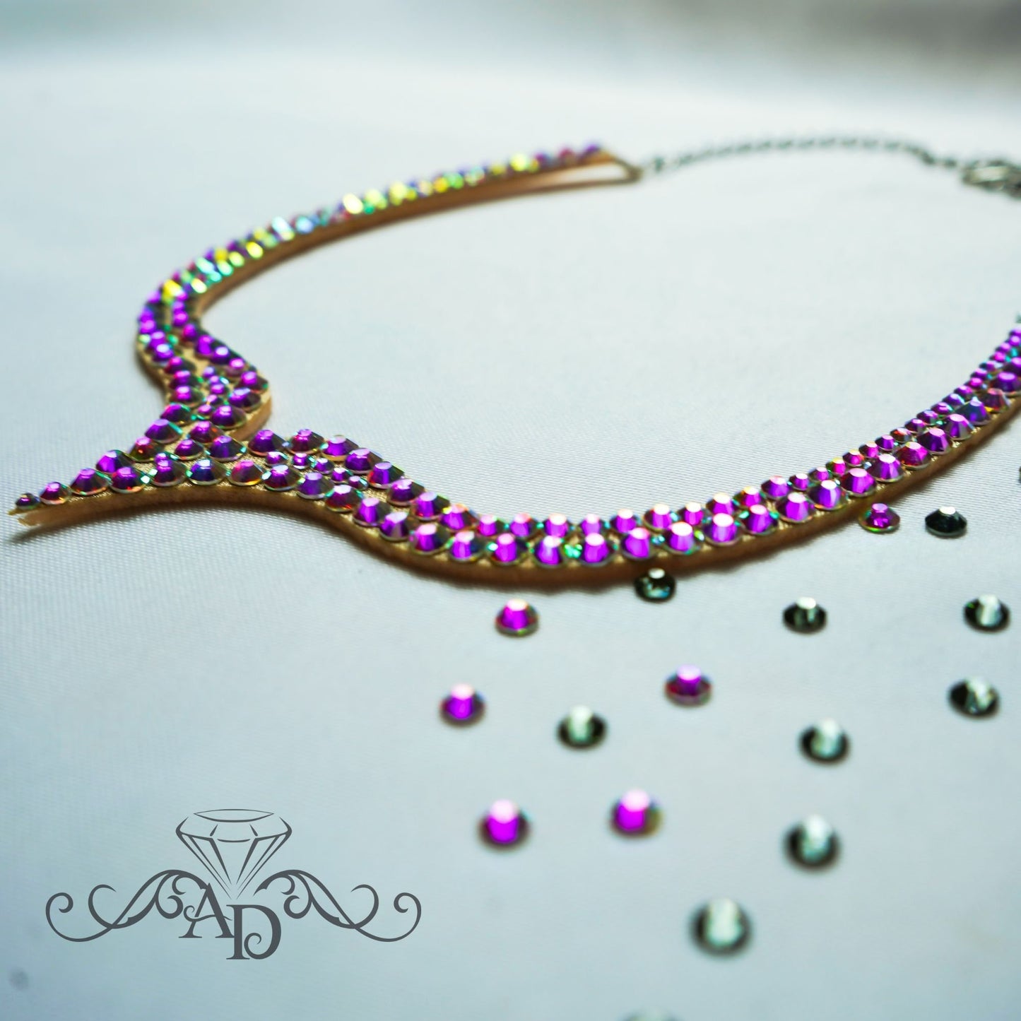 Lightweight Crystal Collar - Evi