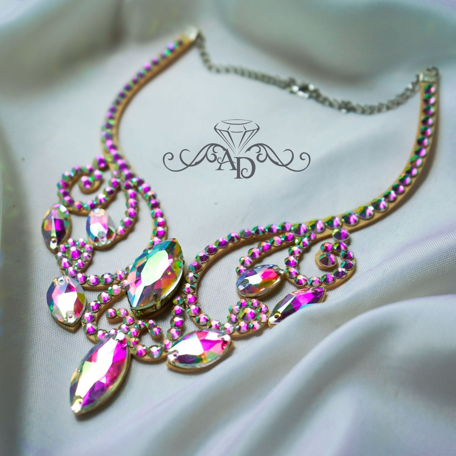 Necklaces & chokers