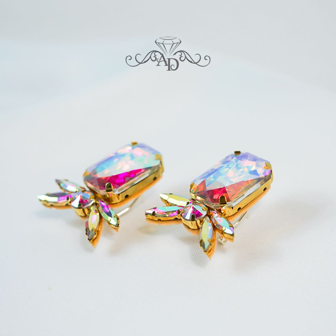 Stage stud earrings