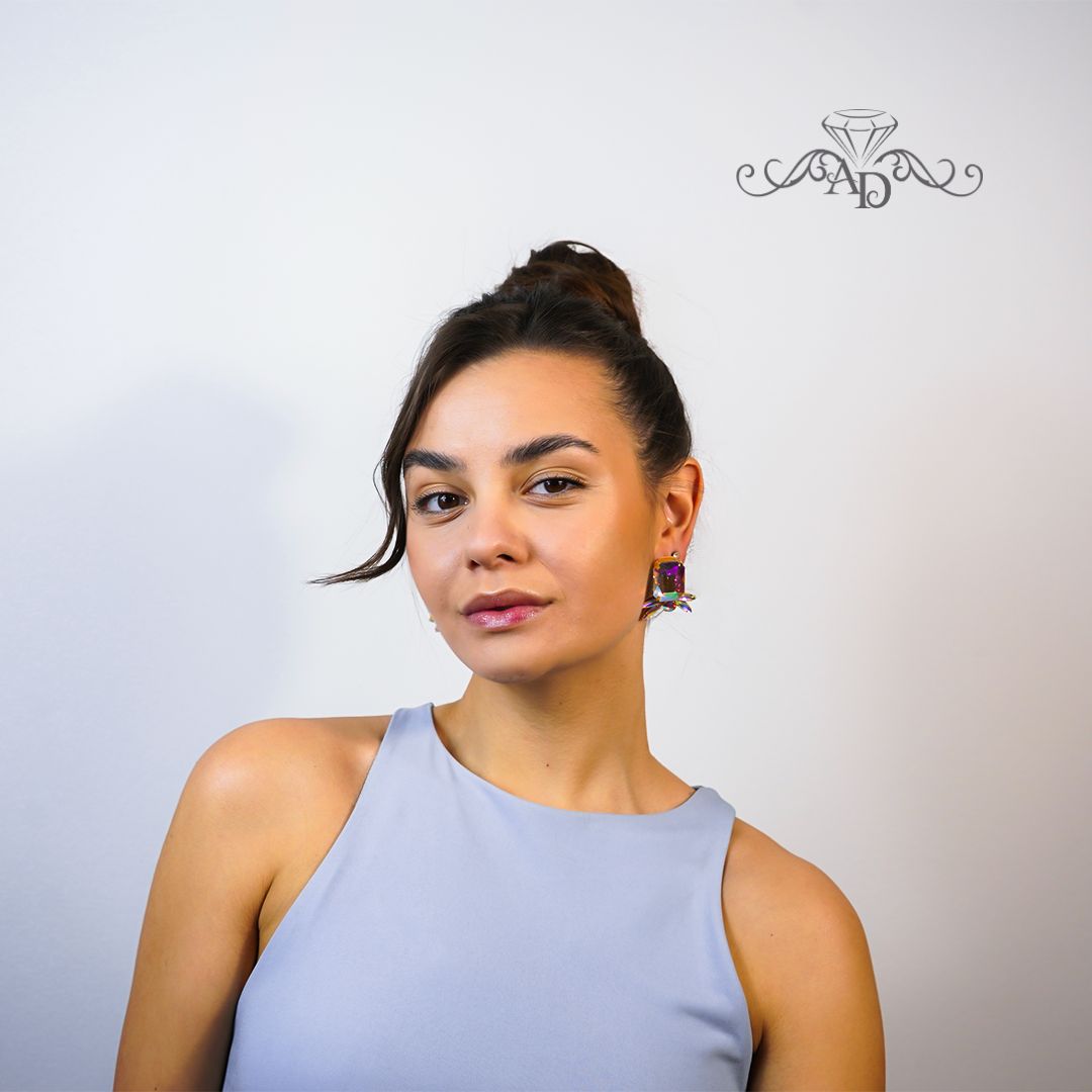 Stage stud earrings