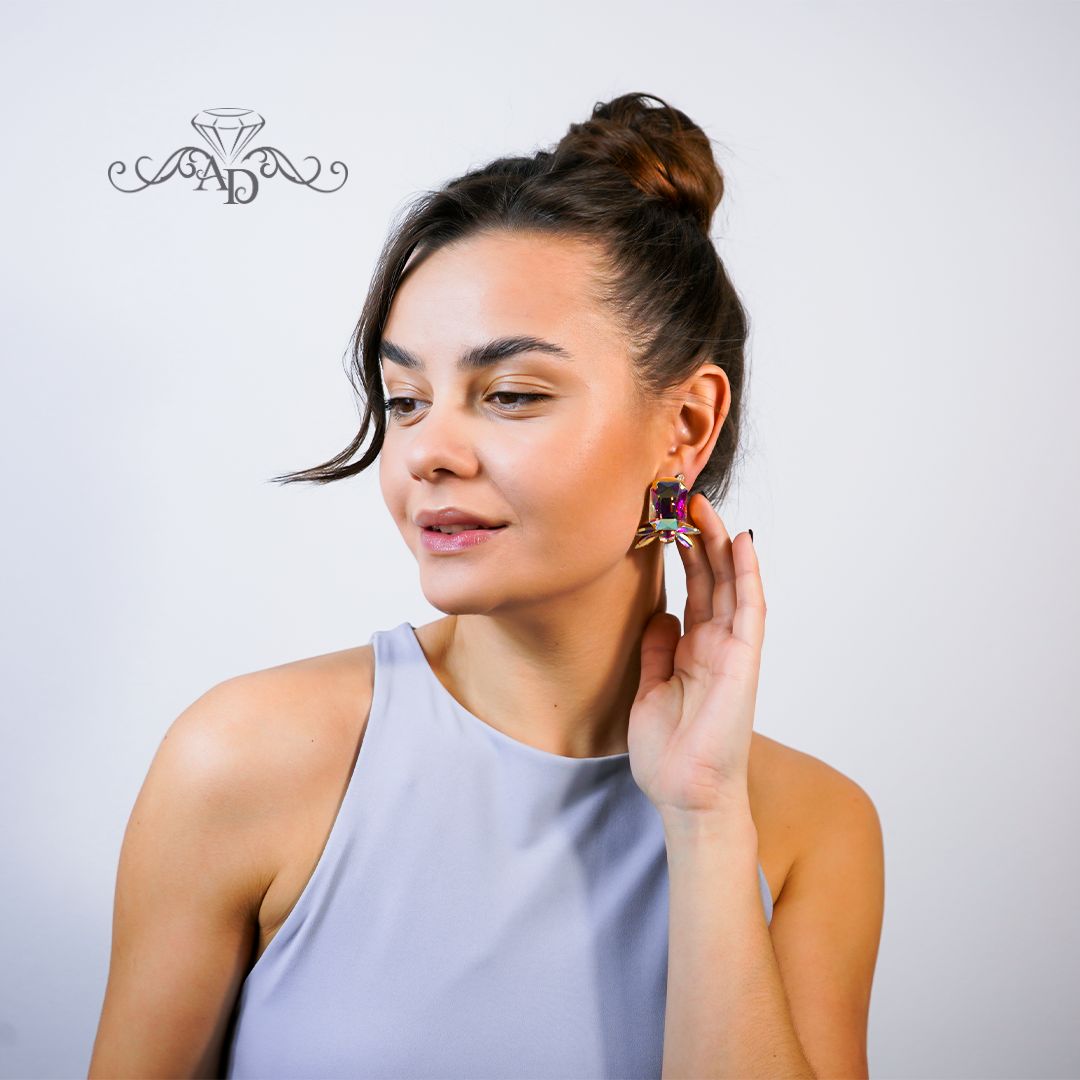 Stage stud earrings