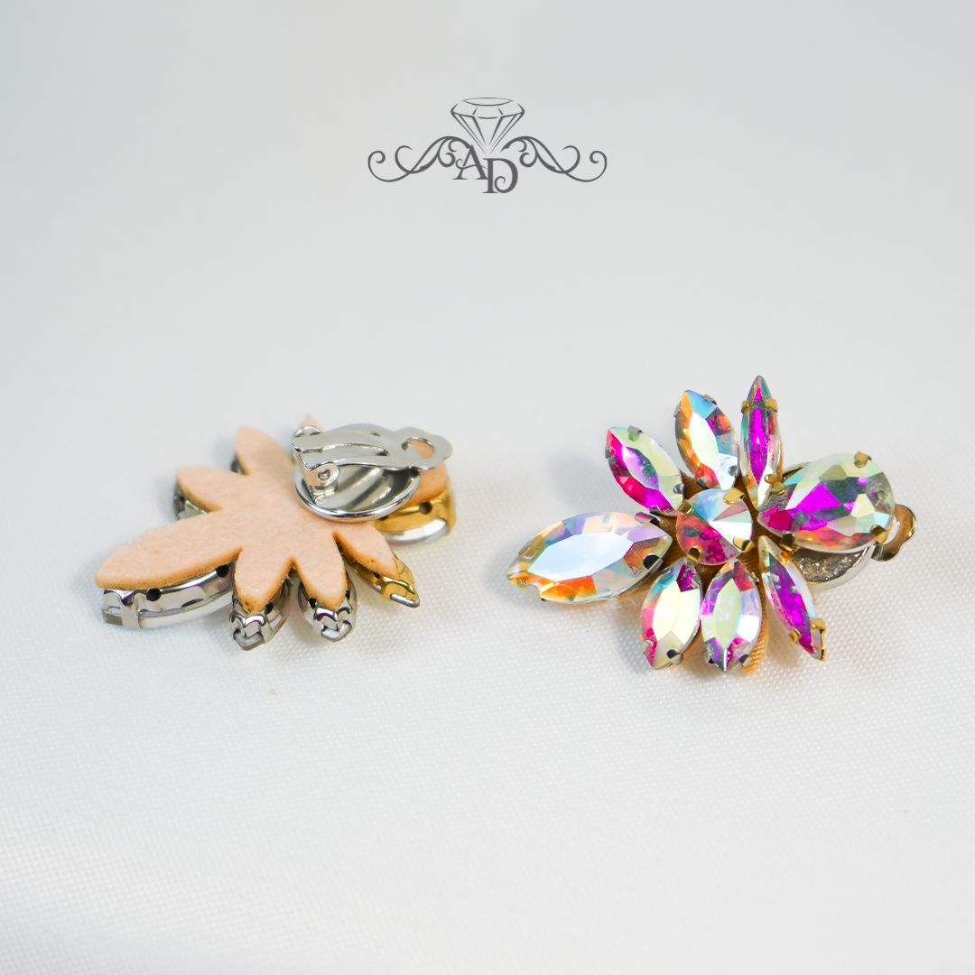 Rhinestone stud earrings
