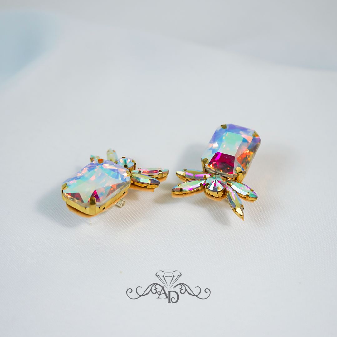 Stage stud earrings
