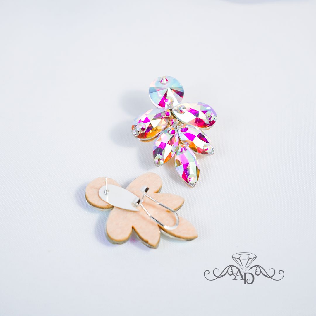 Dance stud earrings