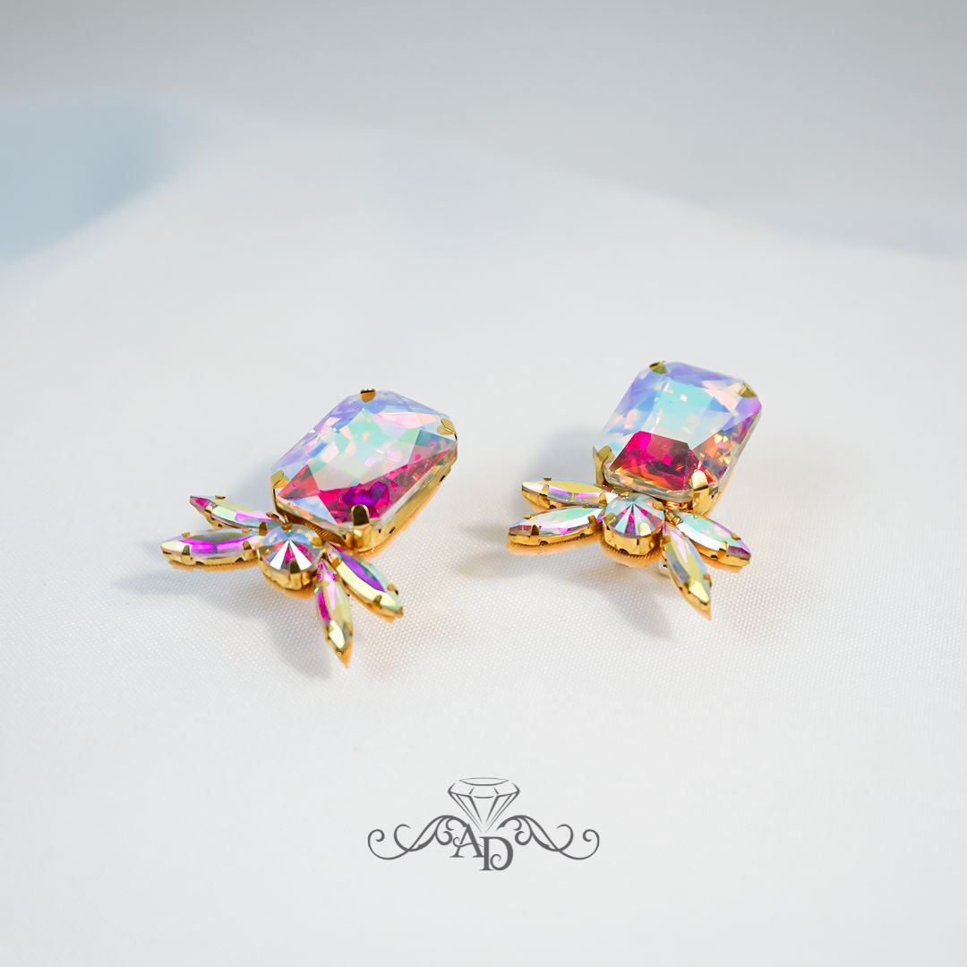 Stage stud earrings