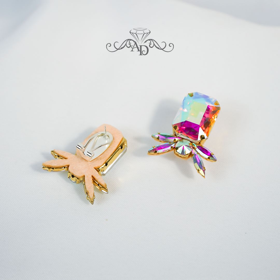 Stage stud earrings